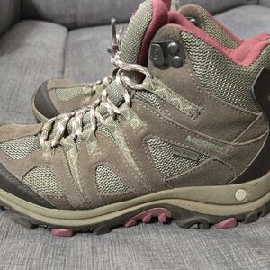 Merrell Women's Taupe and Rose Winter Boots